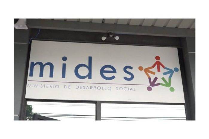 Ricardo Landero fue presdiente del Colegio de Notarios de Panamá, miembro del Tribunal de Honor y Disciplina del Colegio Nacional de Abogados. Ricardo Landero fue presdiente del Colegio de Notarios de Panamá, miembro del Tribunal de Honor y Disciplina del Colegio Nacional de Abogados.