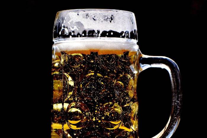 Rusia, uno de los mayores consumidores de esa bebida en el mundo, produjo el pasado año 834 millones de decalitros de cerveza, un 1,8 % más que en 2022. Rusia, uno de los mayores consumidores de esa bebida en el mundo, produjo el pasado año 834 millones de decalitros de cerveza, un 1,8 % más que en 2022.