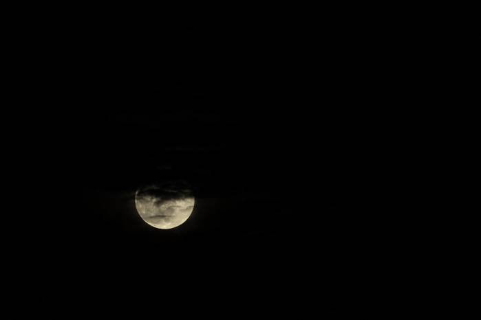 Una superluna ocurre cuando la luna está dentro del 90% de su aproximación más cercana a la Tierra. Una superluna ocurre cuando la luna está dentro del 90% de su aproximación más cercana a la Tierra.