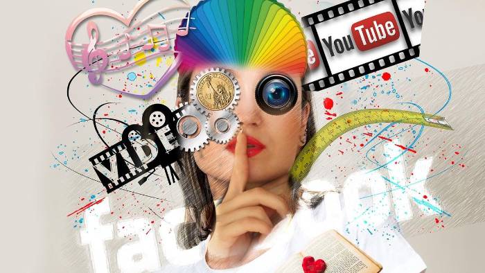 La comunicación es cada vez más sencilla en tiempos de nuevas tecnologías. La comunicación es cada vez más sencilla en tiempos de nuevas tecnologías.