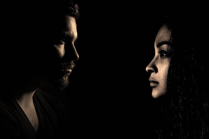 Leer expresiones implica analizar y razonar, mientras que interpretar puede llevar a conclusiones incorrectas. Leer expresiones implica analizar y razonar, mientras que interpretar puede llevar a conclusiones incorrectas.