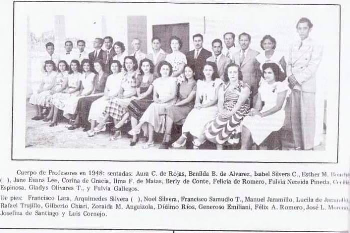 Imagen del cuerpo de profesores del plantel en el año 1948. Imagen del cuerpo de profesores del plantel en el año 1948.