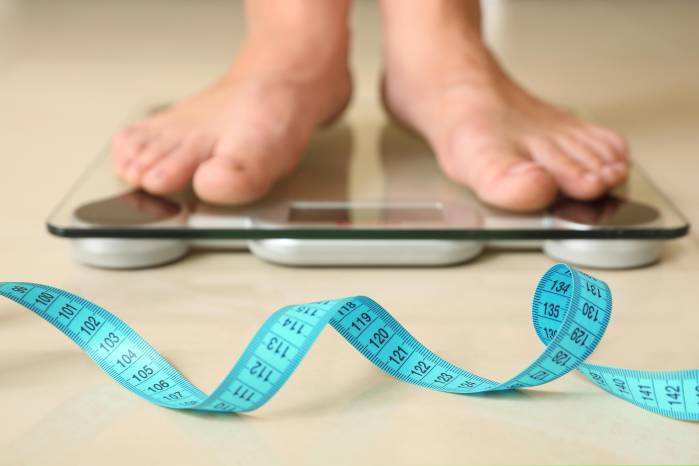 Algunos defienden que las prácticas de Skinny Tok enseñan sobre la alimentación intuitiva y la disciplina en el entrenamiento mientras otros piensan que la tendencia promueve desórdenes alimentarios. Algunos defienden que las prácticas de Skinny Tok enseñan sobre la alimentación intuitiva y la disciplina en el entrenamiento mientras otros piensan que la tendencia promueve desórdenes alimentarios.
