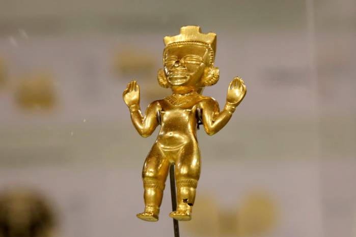 Estatuilla de oro, del año 750-850 d.C. Estatuilla de oro, del año 750-850 d.C.