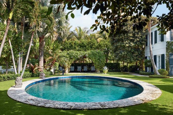 Su firma, Fernando Wong Outdoor Living Design, redefine el concepto de jardín como una extensión habitable del hogar y un símbolo de estilo de vida. Su firma, Fernando Wong Outdoor Living Design, redefine el concepto de jardín como una extensión habitable del hogar y un símbolo de estilo de vida.