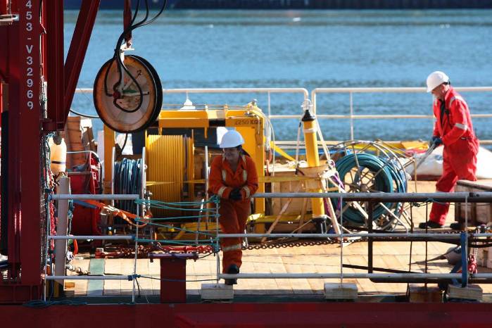 “Gente de mar” se refiere a las personas que trabajan en el sector marítimo. “Gente de mar” se refiere a las personas que trabajan en el sector marítimo.
