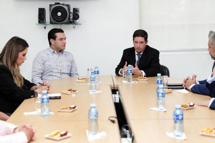 El diplomático resaltó la cooperación en migración irregular, seguridad regional, y afirmó que el Canal de Panamá es un tema de seguridad nacional para Estados Unidos. El diplomático resaltó la cooperación en migración irregular, seguridad regional, y afirmó que el Canal de Panamá es un tema de seguridad nacional para Estados Unidos.