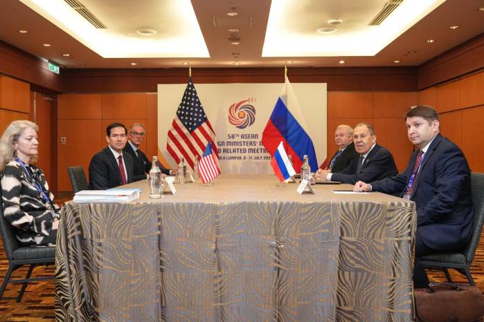 Foto archivo. El ministro de Exteriores ruso, Serguéi Lavrov (2d), y el secretario de Estado de Estados Unidos, Marco Rubio (2i), durante la reunión que han mantenido este jueves en Kuala Lumpur. Foto archivo. El ministro de Exteriores ruso, Serguéi Lavrov (2d), y el secretario de Estado de Estados Unidos, Marco Rubio (2i), durante la reunión que han mantenido este jueves en Kuala Lumpur.