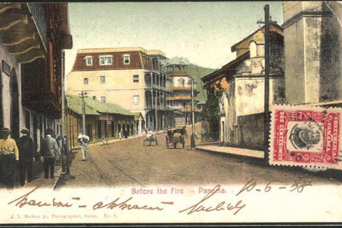 El edificio donde operaba el almacén La Mascota, visto desde la esquina de la iglesia de la Merced en calle 9. Postal de 1906. El edificio donde operaba el almacén La Mascota, visto desde la esquina de la iglesia de la Merced en calle 9. Postal de 1906.