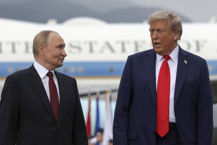 El presidente de Estados Unidos, Donald Trump, y su homólogo de Rusia, Vladímir Putin, posan en Anchorage. El presidente de Estados Unidos, Donald Trump, y su homólogo de Rusia, Vladímir Putin, posan en Anchorage.