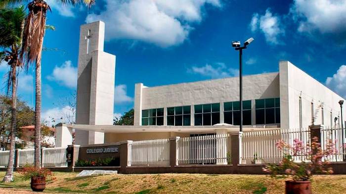 Fachada del Colegio Javier, ubicado en Clayton, ciudad de Panamá. Fachada del Colegio Javier, ubicado en Clayton, ciudad de Panamá.