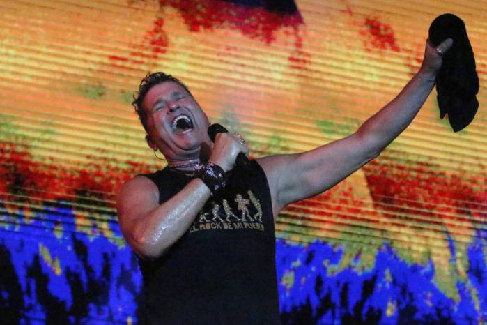 El cantante colombiano Carlos Vives participa en la décima edición del Festival de Jazz de Mompox, el pasado viernes en Mompox, Colombia. El cantante colombiano Carlos Vives participa en la décima edición del Festival de Jazz de Mompox, el pasado viernes en Mompox, Colombia.
