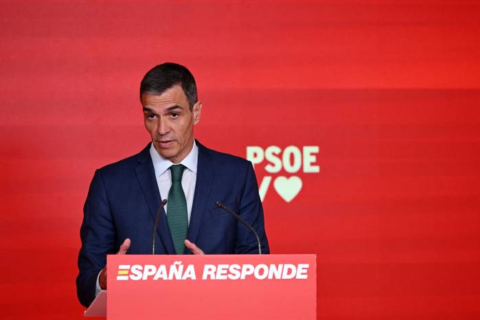 38 socialistas critican la gestión de Sánchez y lo vinculan a escándalos que afectan la imagen del partido. 38 socialistas critican la gestión de Sánchez y lo vinculan a escándalos que afectan la imagen del partido.