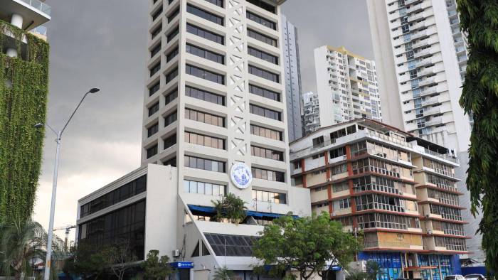 La Dirección General de Ingresos (DGI) es el ente recaudador de los impuestos en Panamá. La Dirección General de Ingresos (DGI) es el ente recaudador de los impuestos en Panamá.