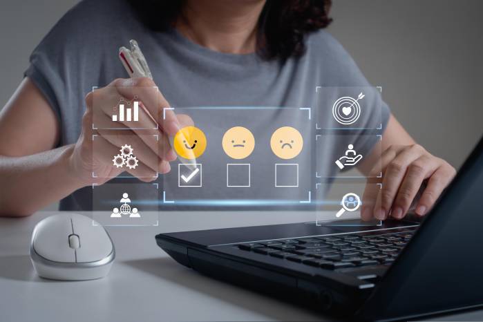 La investigación se realizó a 106 personas con problemas de ansiedad o depresión quienes conversaron con Therabot por semanas para definir su efectividad. La investigación se realizó a 106 personas con problemas de ansiedad o depresión quienes conversaron con Therabot por semanas para definir su efectividad.
