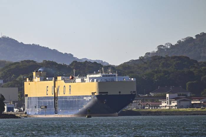 Actualmente, Estados Unidos es el mayor usuario del Canal, con más del 70 % de la carga que lo atraviesa destinada a o proveniente de ese país. China y Japón. Actualmente, Estados Unidos es el mayor usuario del Canal, con más del 70 % de la carga que lo atraviesa destinada a o proveniente de ese país. China y Japón.