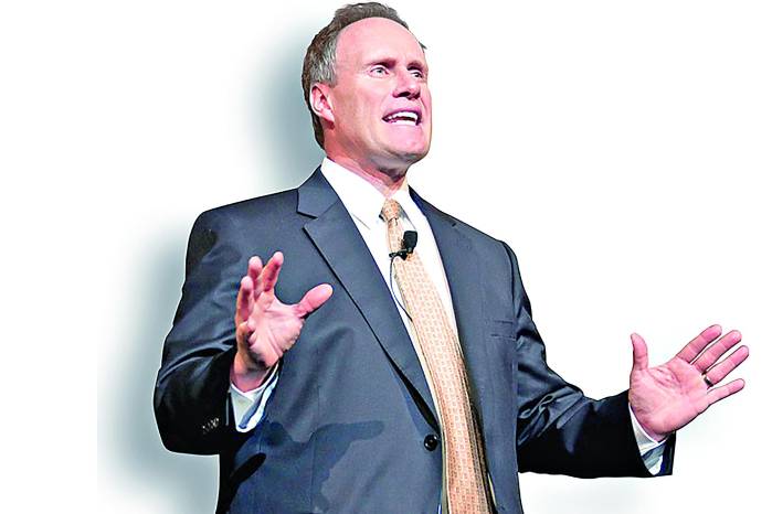 Stephen M.R. Covey, autor de “The Speed of Trust” y “Trust and Inspire”, propone un nuevo paradigma de liderazgo basado en la confianza y la inspiración. Stephen M.R. Covey, autor de “The Speed of Trust” y “Trust and Inspire”, propone un nuevo paradigma de liderazgo basado en la confianza y la inspiración.