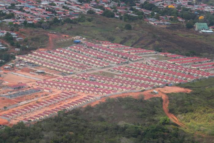 Muchos proyectos habitaciones que se encontraban en construcción se vieron paralizados con la entra en vigencia de la Ley 468. Muchos proyectos habitaciones que se encontraban en construcción se vieron paralizados con la entra en vigencia de la Ley 468.