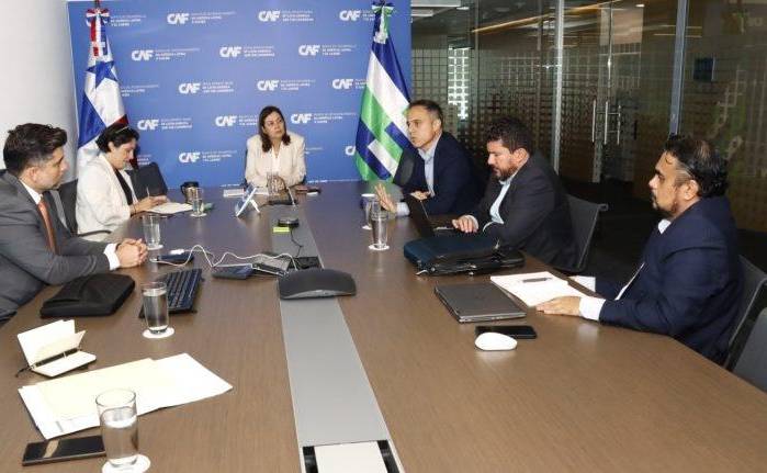 Reunión entre representantes del Miviot y el CAF. Reunión entre representantes del Miviot y el CAF.