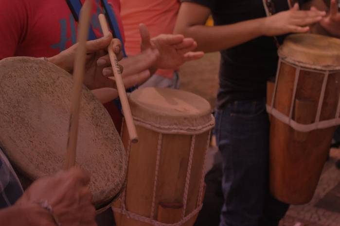 La práctica del tambor en Panamá es el resultado de muchas tradiciones y diversas culturas que tuvieron contacto con Panamá a través del mar y los puertos de la época. La práctica del tambor en Panamá es el resultado de muchas tradiciones y diversas culturas que tuvieron contacto con Panamá a través del mar y los puertos de la época.