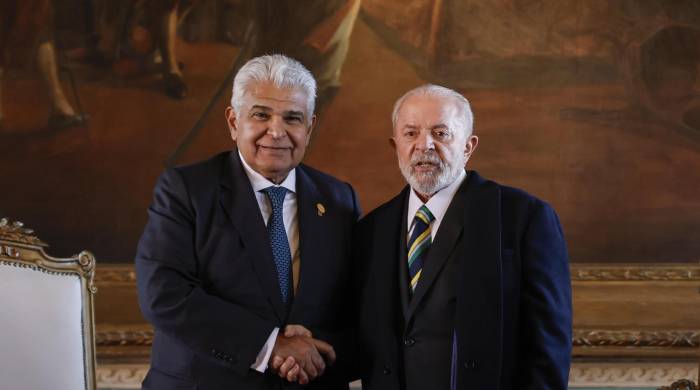 El presidente de Brasil Luiz Inácio Lula da Silva (d) y el presidente de Panamá José Raúl Mulino (i) se saludan durante una reunión este lunes 8 de julio de 2024, en Asunción. El presidente de Brasil Luiz Inácio Lula da Silva (d) y el presidente de Panamá José Raúl Mulino (i) se saludan durante una reunión este lunes 8 de julio de 2024, en Asunción.