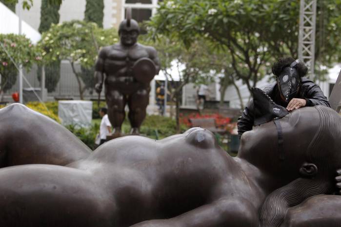 Vista de la obra Venus Dormida de Fernando Botero en Medellín. Vista de la obra Venus Dormida de Fernando Botero en Medellín.