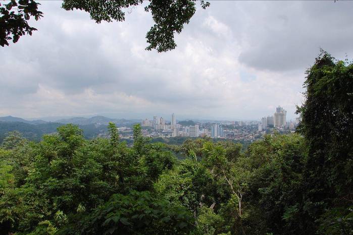 Vista de la ciudad de Panamá desde el Parque Natural Metropolitano. Vista de la ciudad de Panamá desde el Parque Natural Metropolitano.