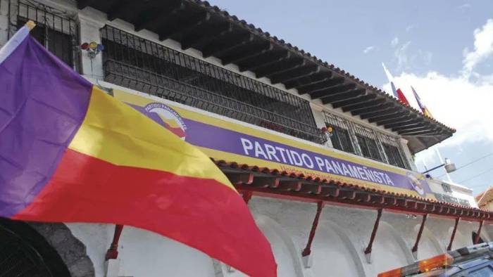 Según Young, el presidente del panameñismo José Isabel Blandón, está actuando contrario a lo que quieren las bases del partido. Según Young, el presidente del panameñismo José Isabel Blandón, está actuando contrario a lo que quieren las bases del partido.