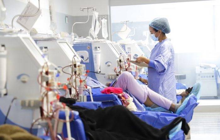 Pacientes reciben tratamiento de hemodiálisis. Pacientes reciben tratamiento de hemodiálisis.