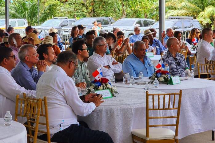Mesa diplomática. Mesa diplomática.