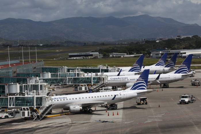 El Aeropuerto Internacional de Tocumen, es la principal terminal aérea del país. El Aeropuerto Internacional de Tocumen, es la principal terminal aérea del país.