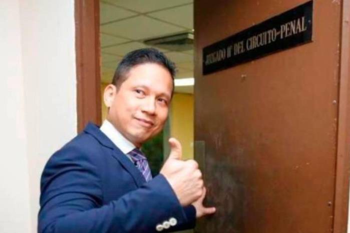 El tribunal estableció condiciones estrictas que el condenado debe cumplir. El tribunal estableció condiciones estrictas que el condenado debe cumplir.