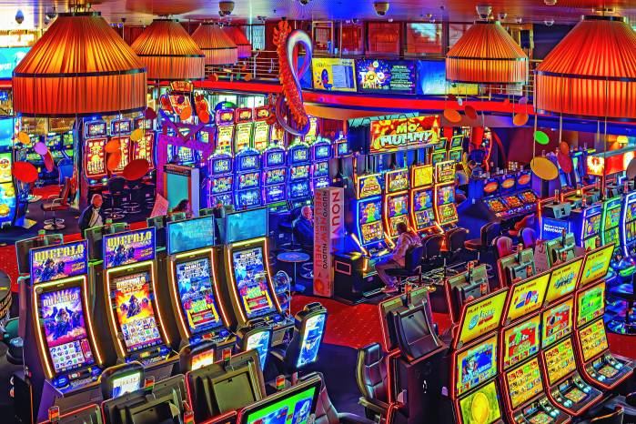 Las máquinas tragamonedas generan la mayor cantidad de ingresos a los casinos. Las máquinas tragamonedas generan la mayor cantidad de ingresos a los casinos.