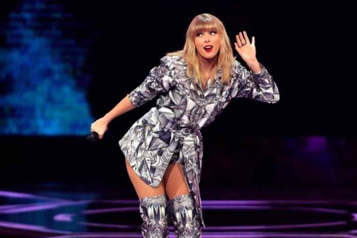 Swift ha acumulado más de cinco álbumes exitosos y números uno en Billboard. Swift ha acumulado más de cinco álbumes exitosos y números uno en Billboard.