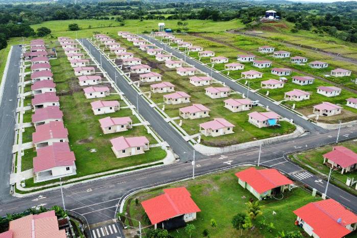 La mayoría de los proyectos de viviendas se concentran las personas con salarios del rango más bajo de $700. La mayoría de los proyectos de viviendas se concentran las personas con salarios del rango más bajo de $700.