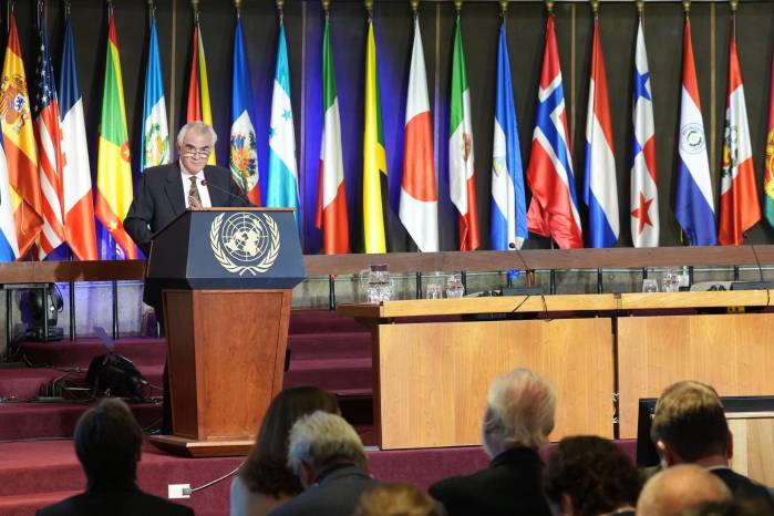 El secretario de la Comisión Económica de América Latina (Cepal), José Manuel Salazar-Xirinachs, revisó las perspectivas económicas de la región en una conferencia de prensa. El secretario de la Comisión Económica de América Latina (Cepal), José Manuel Salazar-Xirinachs, revisó las perspectivas económicas de la región en una conferencia de prensa.
