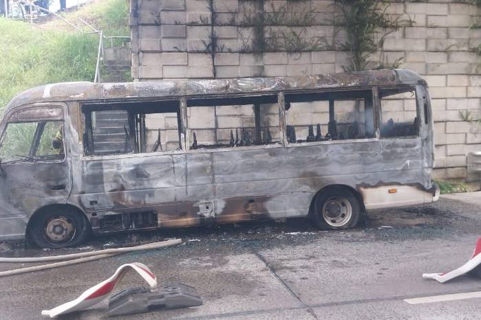 Pandeportes explicó que el vehículo transportaba al equipo de lucha grecorromana Los Pitbull de Panamá. Pandeportes explicó que el vehículo transportaba al equipo de lucha grecorromana Los Pitbull de Panamá.