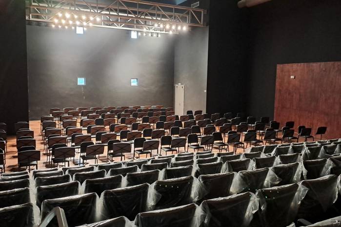Cuenta con auditorios de diferentes capacidades para el público. Cuenta con auditorios de diferentes capacidades para el público.