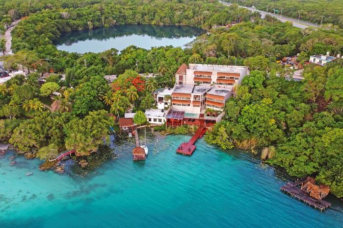 Esta laguna es una de las más grandes de la península de Yucatán. Esta laguna es una de las más grandes de la península de Yucatán.