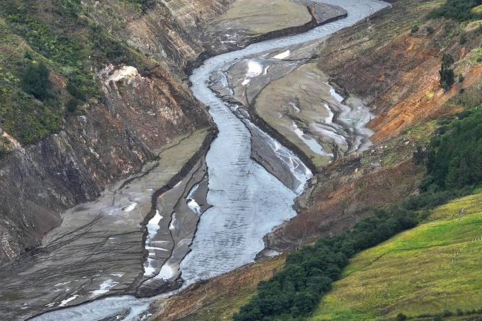 Fotografía del embalse Mazar en la provincia del Azuay, Ecuador. Fotografía del embalse Mazar en la provincia del Azuay, Ecuador.
