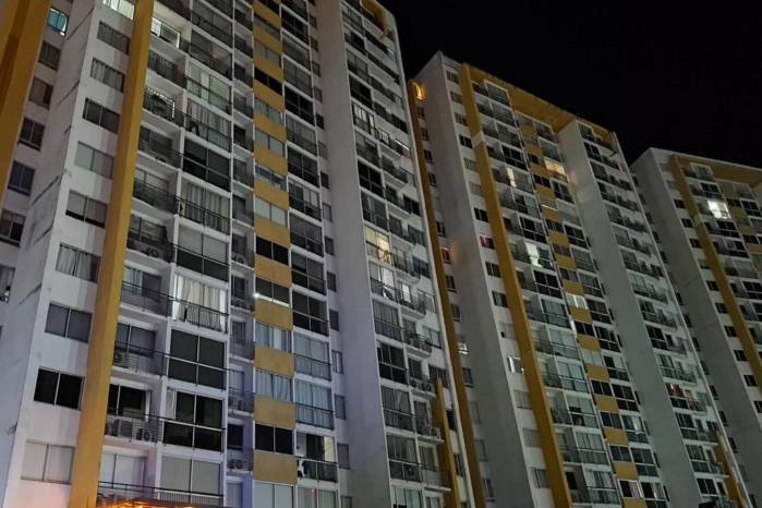 Se estima que la explosión fue en el piso 13 y esta relacionado a un conducto de gas. Se estima que la explosión fue en el piso 13 y esta relacionado a un conducto de gas.