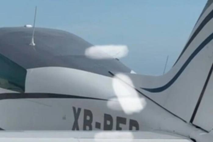 ‘Curazao Chronicle’ citó fuentes de aviación locales, las cuales confirmaron que una aeronave con esa misma matrícula había estado estacionada en el Aeropuerto Internacional Flamingo. ‘Curazao Chronicle’ citó fuentes de aviación locales, las cuales confirmaron que una aeronave con esa misma matrícula había estado estacionada en el Aeropuerto Internacional Flamingo.