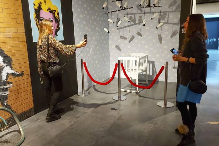 Los rusos se acercan al arte ‘underground’ de Bansky Los rusos se acercan al arte ‘underground’ de Bansky