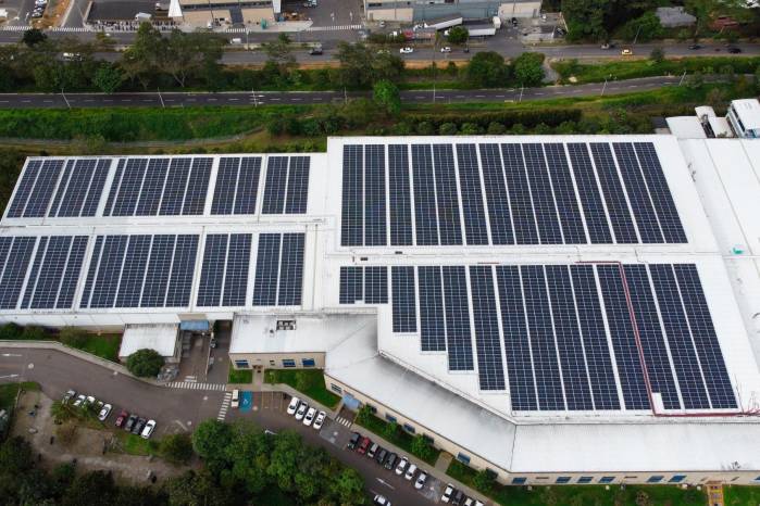 Este es el momento de invertir en una solución solar para tu empresa. Este es el momento de invertir en una solución solar para tu empresa.