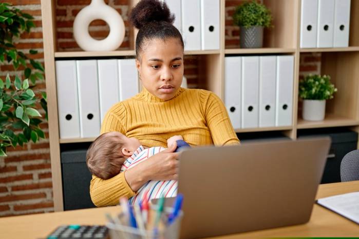 Toda madre que amamante y que trabaje tiene derecho a tiempo dentro de su jornada laboral para extraerse leche materna y almacenarla adecuadamente. Toda madre que amamante y que trabaje tiene derecho a tiempo dentro de su jornada laboral para extraerse leche materna y almacenarla adecuadamente.