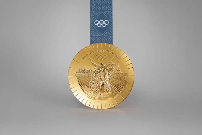 La presea de oro que se le otorga a los atletas que finalicen de primer lugar en su respectiva disciplina en París 2024. La presea de oro que se le otorga a los atletas que finalicen de primer lugar en su respectiva disciplina en París 2024.