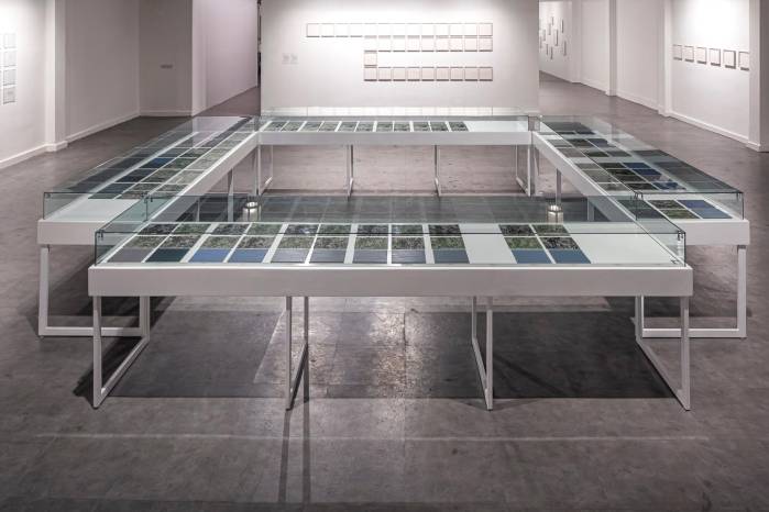 Detalle del montaje de la exposición “Una cuestión de encuadre”, de Irene Kopelman. Detalle del montaje de la exposición “Una cuestión de encuadre”, de Irene Kopelman.