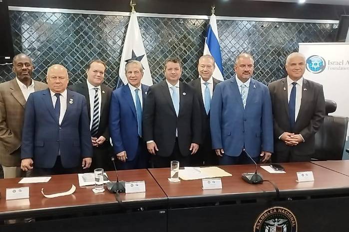 Con esta firma, Panamá se convierte en el país número 63 en adherirse a esta iniciativa. Con esta firma, Panamá se convierte en el país número 63 en adherirse a esta iniciativa.