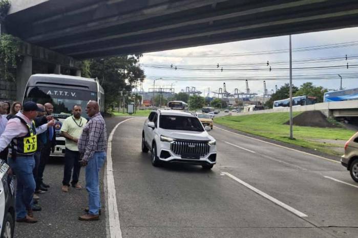Recorrido de campo con el objetivo de establecer el punto de partida para la implementación de un carril exclusivo para el transporte público. Recorrido de campo con el objetivo de establecer el punto de partida para la implementación de un carril exclusivo para el transporte público.