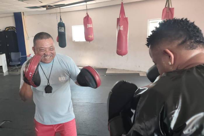 Pedroza es hoy entrenador de Pandeportes, principalmente de jóvenes que buscan destacar en el negocio. Pedroza es hoy entrenador de Pandeportes, principalmente de jóvenes que buscan destacar en el negocio.